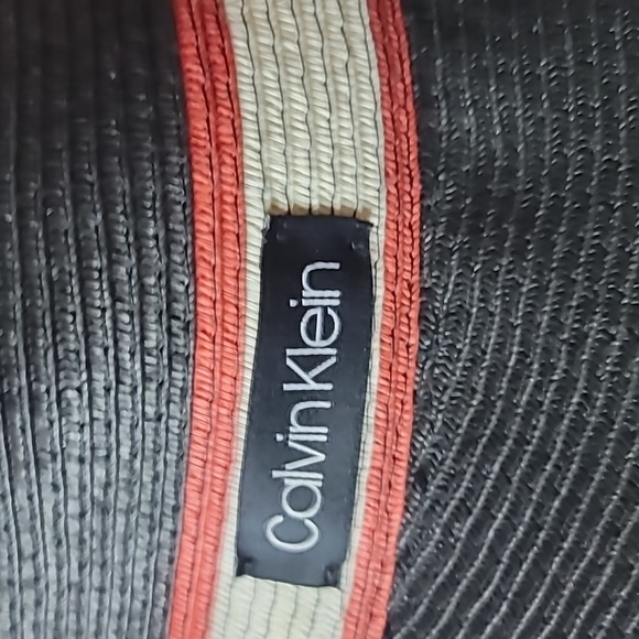 Calvin Klein - Picture 2 of 3